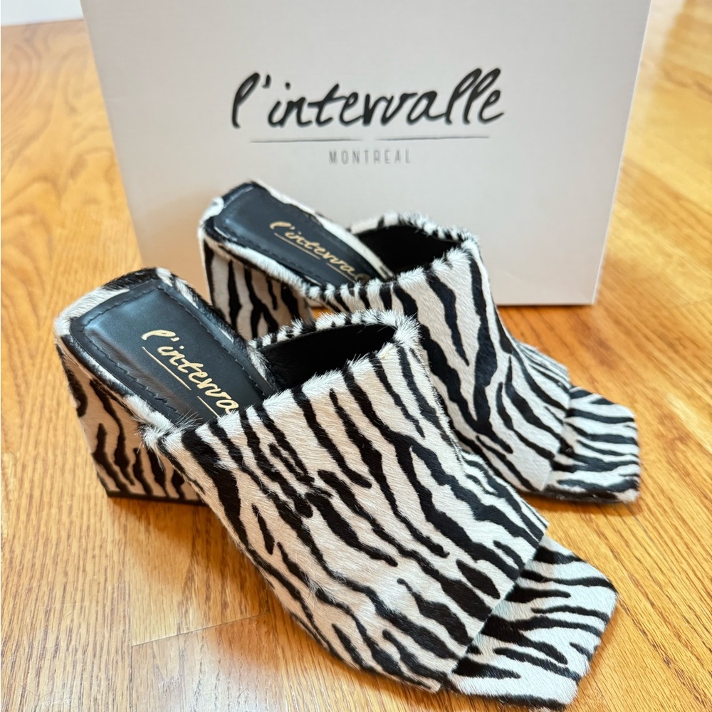 L'INTERVALLE Black and White Zebra Mules